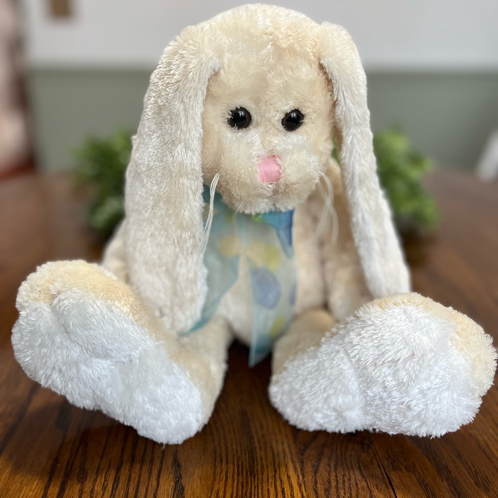 Animal Adventure 2005 Large Floppy Ears Bunny‎ Very Soft 18” Scarf With Eggs EUC